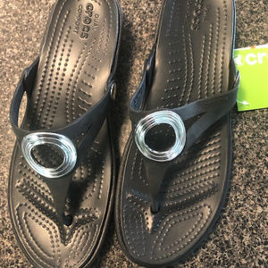 NWT - Crocs Silver Bezel Sandals - Sz 10